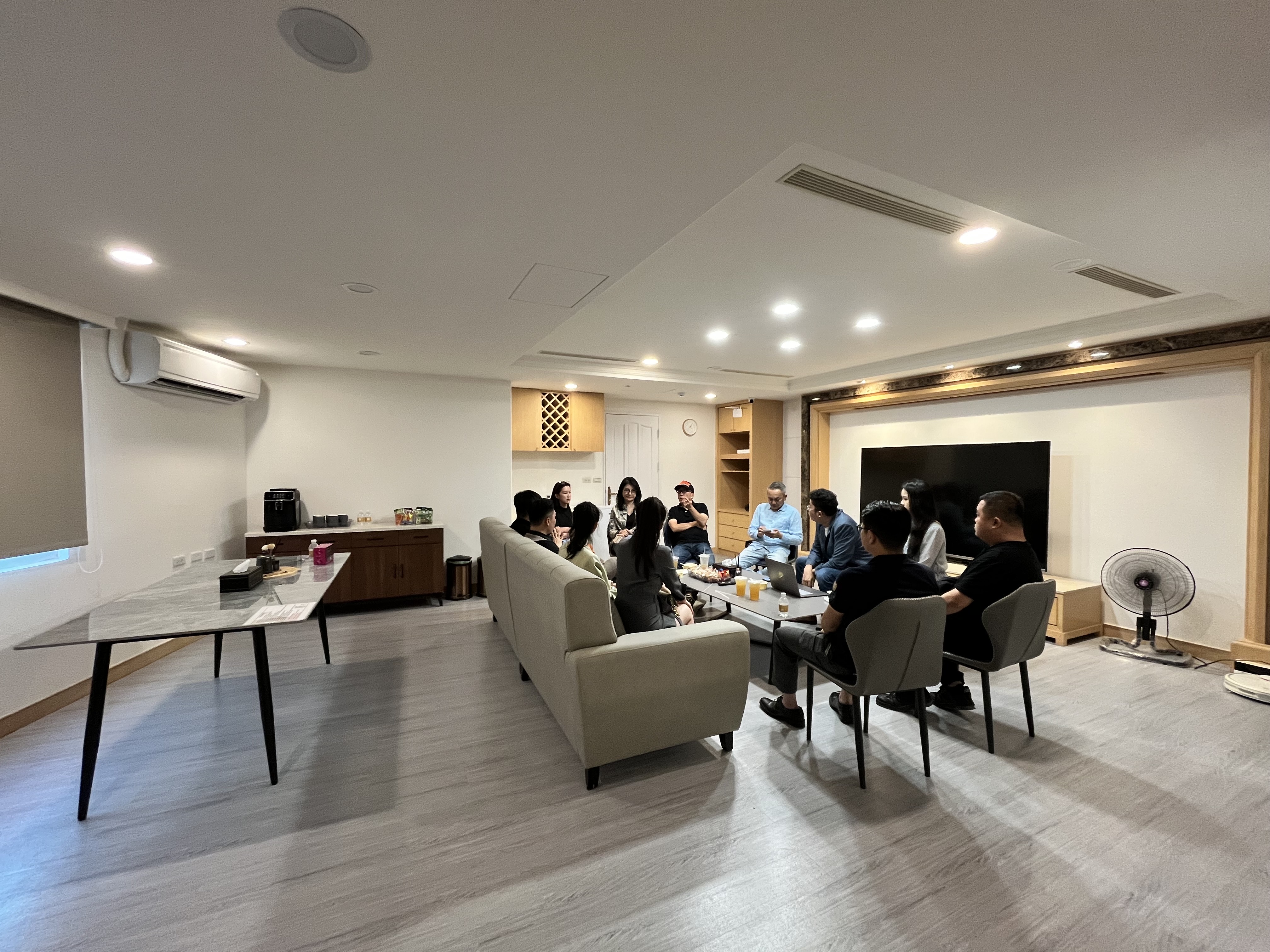 開幕大突破,在商務中心裡辦市集你有看過? 台南共享空間、私人包廂租借 | 兆里世商務中心 開幕大突破,在商務中心裡辦市集你有看過? 台南共享空間、私人包廂租借 | 兆里世商務中心